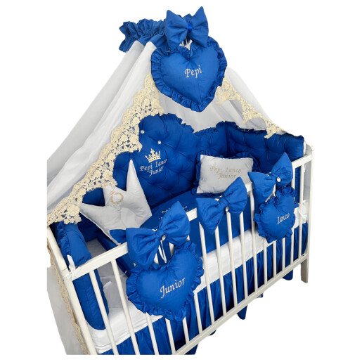 Lenjerie pătuț bebeluși cu apărători matlasate, cearșaf, păturică și pernuta Deseda Prince Albastru Royal