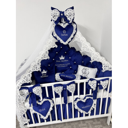 Pat + Saltea + Lenjerie pătuț bebeluși Princess Lux din Catifea cu apărători matlasate, cearșaf, păturică și pernuta și baldachin cu suport Bleumarin si dantela alba