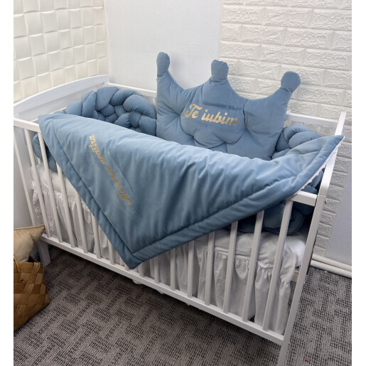 Lenjerie de pat cu Coroniță catifea + apărătoare din catifea împletită in 4, Velvet Albastru deschis prafuit