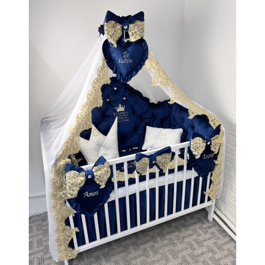 Lenjerie pătuț bebeluși Prince din Catifea albastra cu apărători matlasate, cearșaf, cuvertură pat și pernuta și baldachin cu suport 