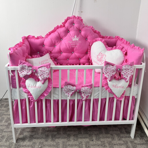 Pat + saltea + Lenjerie de pat cu apărători matlasate Princess + baldachin cu volanase și suport + cuib asortat personalizat
