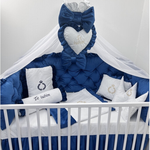 Lenjerie pătuț bebeluși din Catifea Albastru prăfuit cu apărători matlasate, cearșaf, păturică și pernuta din catifea 