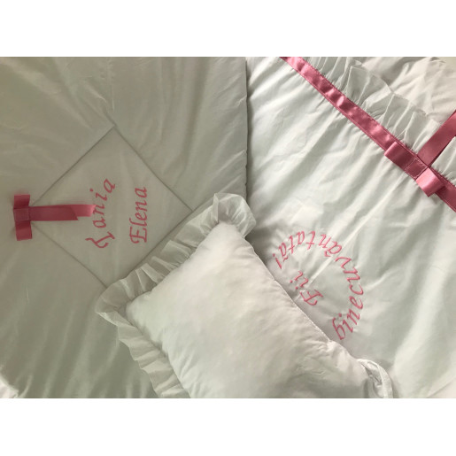 Lenjerie de pat brodata pentru bebelusi, cu aparatori laterale alb