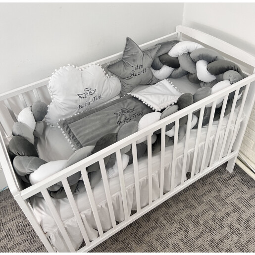 Lenjerie de pat din CATIFEA cu apărătoare împletită în 4 și perne deco steluța și norisor Deseda Mix Gri -alb