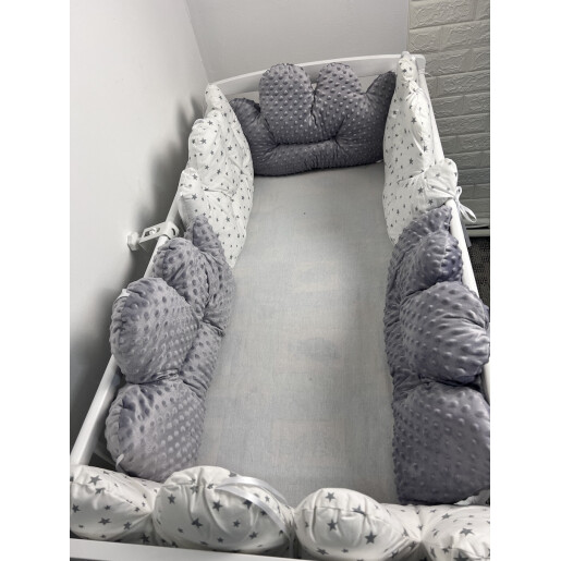 Set 6 aparatori patut pernute norisori Mincky gri - steluțe gri pe alb + perna mică luna Deseda