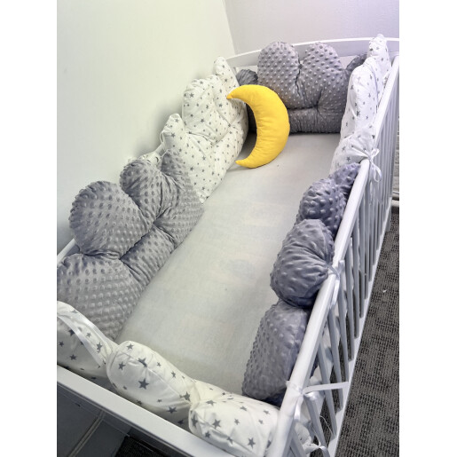 Set 6 aparatori patut pernute norisori Mincky gri - steluțe gri pe alb + perna mică luna Deseda