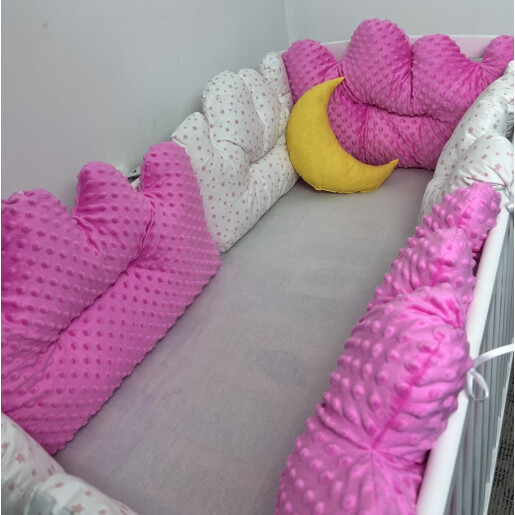 Set 6 aparatori patut pernute norisori Mincky roz - steluțe roz pe alb + perna mică luna Deseda