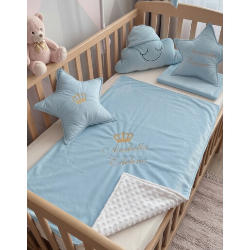 Paturica Personalizata din catifea si mincky alb si broderie scriere caligrafica Deseda Baby Blue