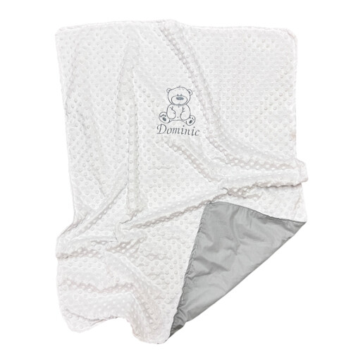 Set 3 în 1 Cuib baby nest bebelusi cu desfacere, perna slim și păturică dubla Minky alb, brodată 