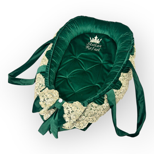 Cuib baby nest bebelusi DeLuxe din Catifea, Personalizat si cu dantela aurie, mânere, salteluta matlasata detașabilă Deseda Verde crud