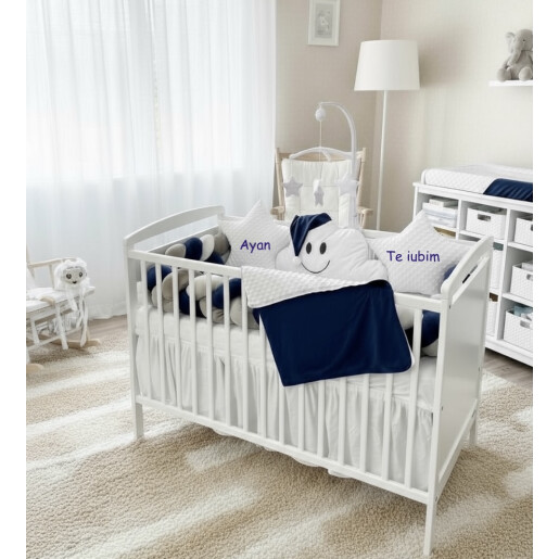 Lenjerie de pat din CATIFEA Bleumarin Bej cu apărătoare împletită în 3 și perne deco steluțe mincky alb și norisor Deseda