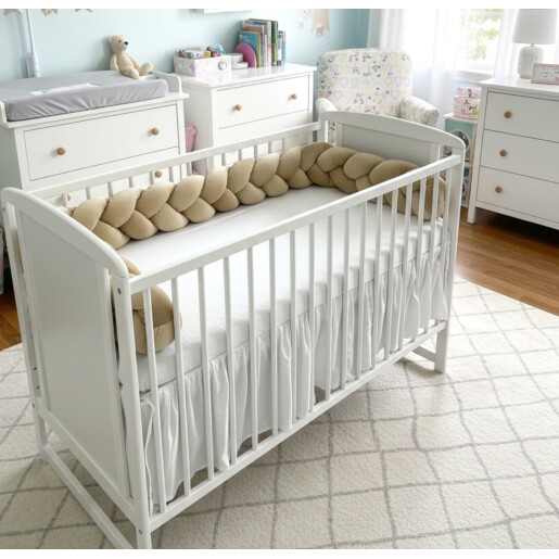 Lenjerie de pat din CATIFEA Bej aurie cu apărătoare împletită în 3, port bebe și perne deco steluța și norisor Deseda