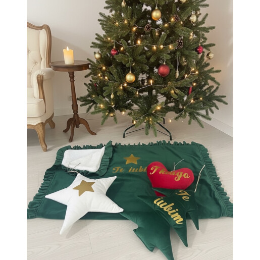 Set cadou de Craciun cu Paturica de iarna cu volanase + 3 decoratiuni personalizate