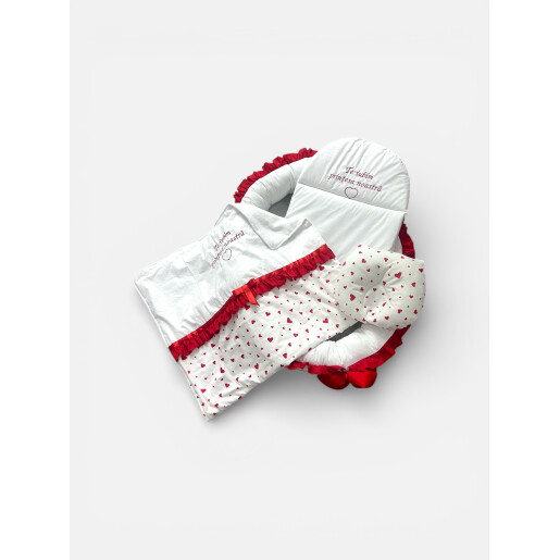 Set 4 piese Cuib baby nest bebelusi cu volanase + paturica + pernuta formare cap, Inimioare rosii LUX by Deseda