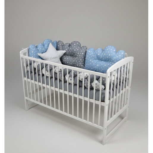 Lenjerie de pat cu 3 pernute norisori si impletitura Stelute + lenjerie pat matrimonial Momente Deseda