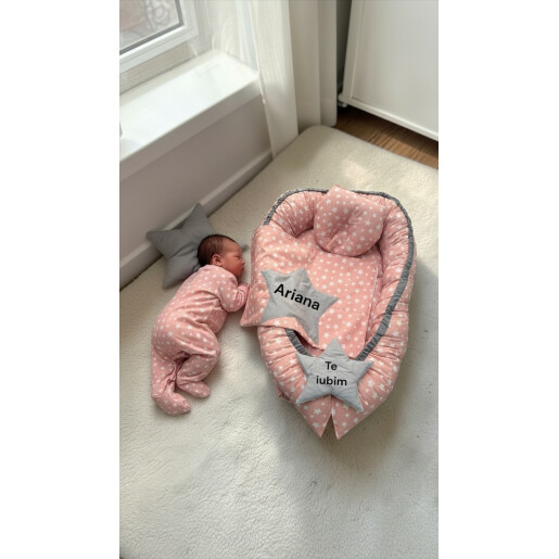 Set 3 piese Babynest personalizat cu desfacere, pt  bebelusi + paturica + pernuta formare cap, Stelute pe roz somon  Deseda