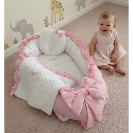 Cuib baby nest bebelusi cu desfacere  si volanase Roz baby - Mincky alb