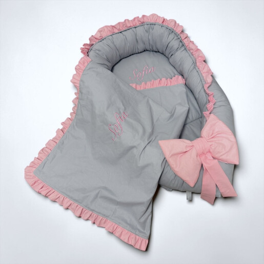 Cuib PERSONALIZAT babynest bebelusi cu desfacere si volanase Roz baby - gri Elegance by Deseda