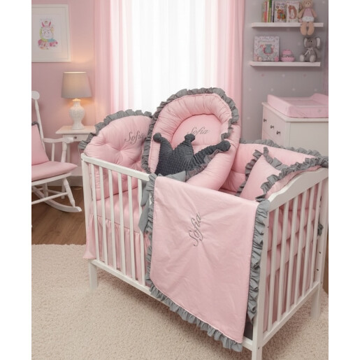 Pat + saltea + Lenjerie de pat personalizata cu 3 apărători matlasate Stil + perna deco + babynest asortat Roz baby - gri
