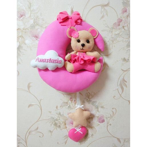 Decoratiune personalizata, Papusica pe luna Roz pal, de agățat la baldachin, pe perete sau la pătuț bebeluși