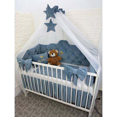 Lenjerie pătuț bebeluși din Catifea Albastru prăfuit cu apărători matlasate, cearșaf, păturică și pernuta Minunea mea