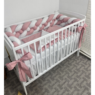 Patut + saltea + Lenjerie de pat cu apărătoare împletită în 4 Roz somon- alb + 2 pernuțe personalizate Deseda