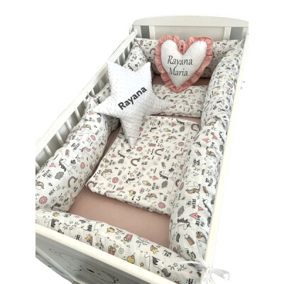 Lenjerie cu 6 bucati Perne Lungi protectii laterale patut, cearșaf, păturică și pernuta Deseda Unicorni pe alb