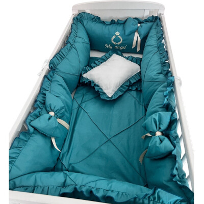 Pătuț bebe + saltea + Lenjerie cu 6 bucati Perne Lungi cu volanase și fundițe patut 120x60 cm, cearșaf, păturică și pernuta Deseda LUX Verde smarald
