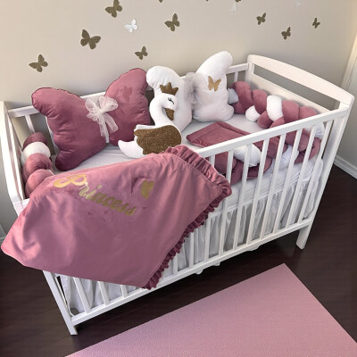 Lenjerie de pat din CATIFEA personalizata cu apărătoare împletită în 3 și perne deco fluturasi Deseda