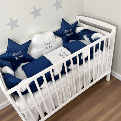 Lenjerie de pat din CATIFEA Bleumarin cu apărătoare împletită în 3 și perne deco steluțe și norisor Deseda