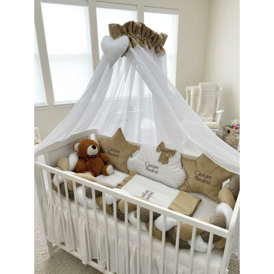 Lenjerie de pat din CATIFEA Bej-maro - alb cu apărătoare împletită în 3 și perne deco steluțe și norisor Deseda