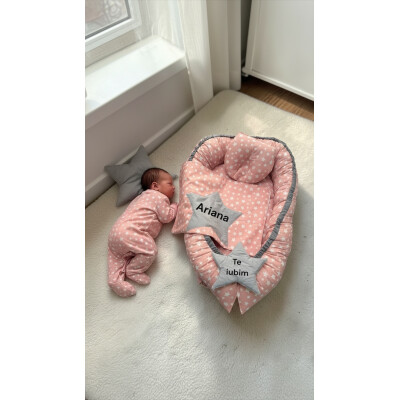 Set 3 piese Babynest personalizat cu desfacere, pt  bebelusi + paturica + pernuta formare cap, Stelute pe roz somon  Deseda