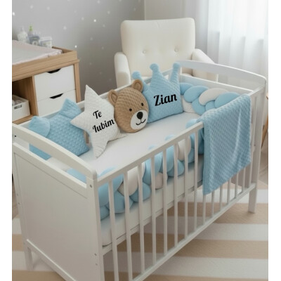 Lenjerie cu apărătoare împletită în 3, 240 cm, 4 perne deco Jucariile mele Deseda Baby blue
