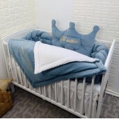 OTL Lenjerie de pat cu Coroniță catifea + apărătoare din catifea împletită in 4, Velvet Albastru deschis prafuit