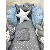 Lenjerie de pat cu 3 pernute norisori si impletitura Stelute + lenjerie pat matrimonial Momente Deseda