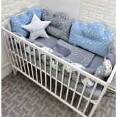 Lenjerie de pat cu 3 norisori, impletitura, cearsaf, paturica si pernuta pt bebelusi Deseda Mix stelute gri - bleo