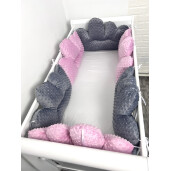 Set de 6 perne norișori apărători pat bebe 120x60 cm Deseda din plush mincky colorat Roz-gri