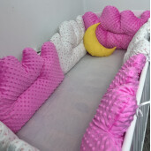 Set 6 aparatori patut pernute norisori Mincky roz - steluțe roz pe alb + perna mică luna Deseda