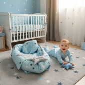 Set 3 piese Babynest personalizat cu desfacere, pt  bebelusi + paturica + pernuta formare cap, Stelute gri pe bleo Deseda