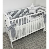 Patut + saltea + Lenjerie de pat cu apărătoare împletită în 4 Gri pal- alb + pernuțe personalizate Deseda