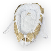 Cuib baby nest bebelusi DeLuxe din Catifea, Personalizat si cu dantela aurie, mânere, salteluta matlasata detașabilă Deseda Alb