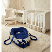 Cuib baby nest bebelusi DeLuxe din Catifea, Personalizat si cu dantela aurie, mânere, salteluta matlasata detașabilă Deseda Bleumarin