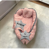 Set 3 piese Babynest personalizat cu desfacere, pt  bebelusi + paturica + pernuta formare cap, Stelute pe roz somon  Deseda