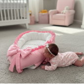 Cuib baby nest bebelusi cu desfacere  si volanase Roz baby - Mincky alb