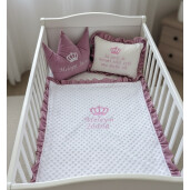 Set 3 piese pentru Botez sau Babyshower, cu Paturica Personalizata bebelusi, din catifea Roz pudrati si mincky alb, cu volanase asortate + perna personalizata cu mesaj + perna decorativa bebe Coronita Deseda
