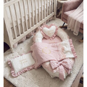 Patut bebe + saltea + Lenjerie de pat personalizata bebe cu 4 apărători perne matlasate fundițe și dantela LUX roz pudra - Ivory