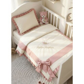 Lenjerie de pat Personalizata, pentru bebelusi cu husa pilota + husa perna + cearsaf cu elastic roata Ursulet cu fundita Roz pudrat